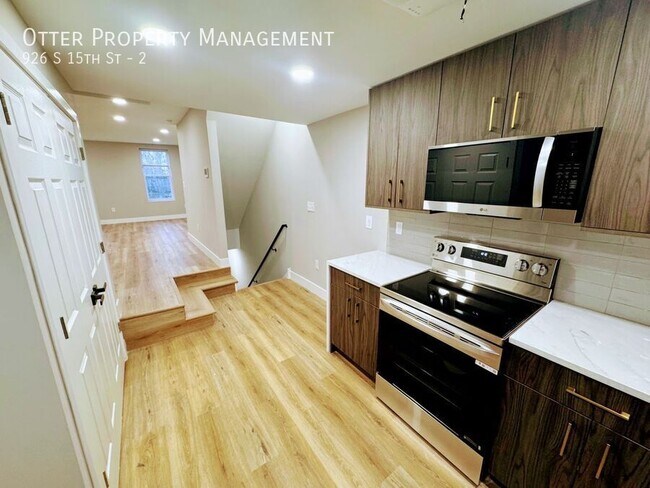 Building Photo - 926 S 15th St