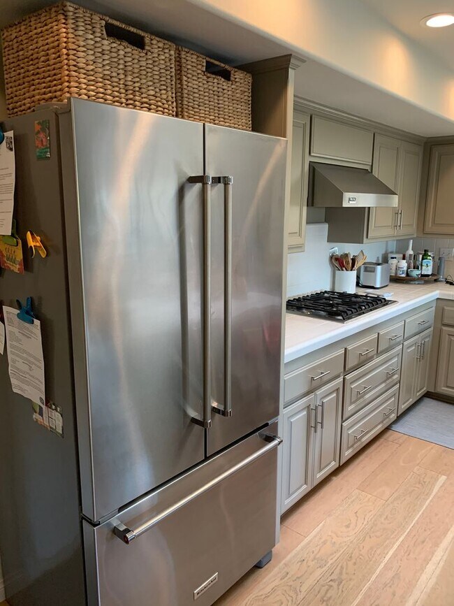 Building Photo - Beautiful Home in Gated Community