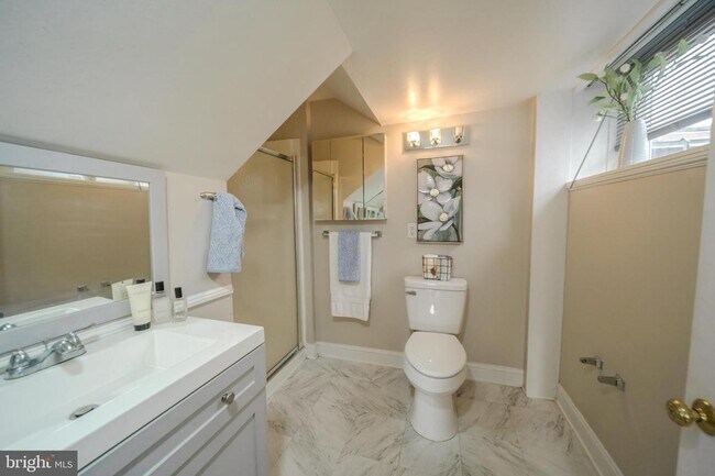 Building Photo - 104 S Loudoun St