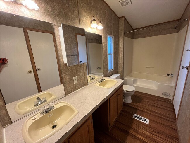 Building Photo - 7002 Forest Mdw