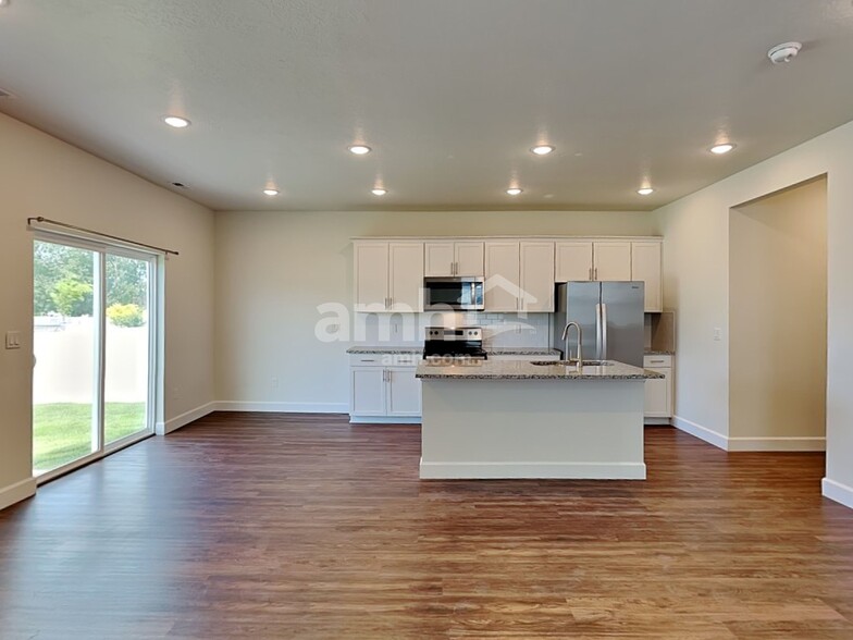 Building Photo - 1348 White St