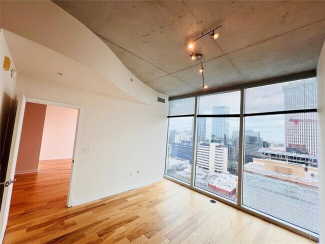 Building Photo - 777 N Ashley Dr