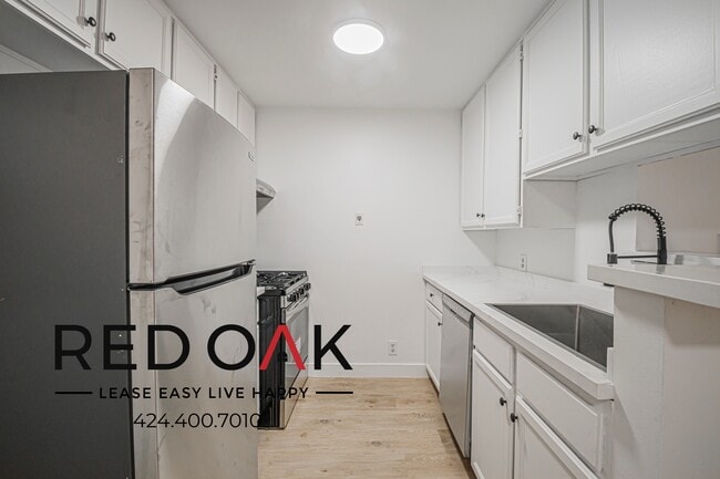 Building Photo - 4651 Cahuenga Blvd