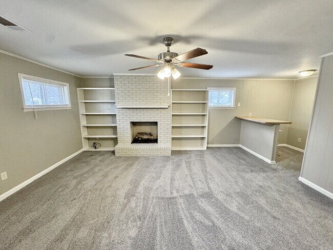 Building Photo - 4555 Willow Rd