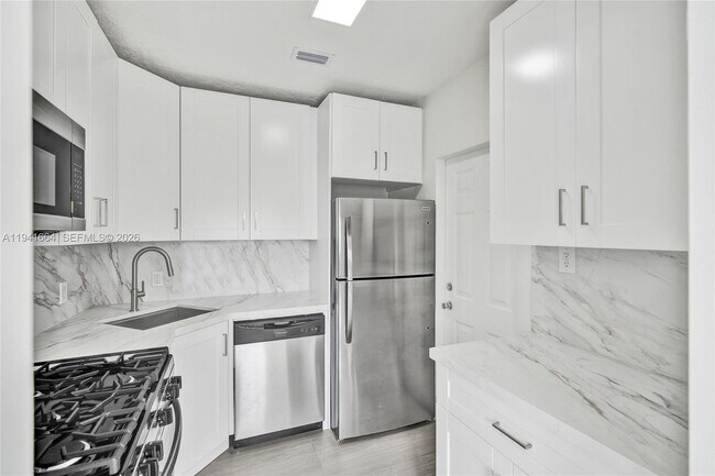 Building Photo - 350 S Shore Dr