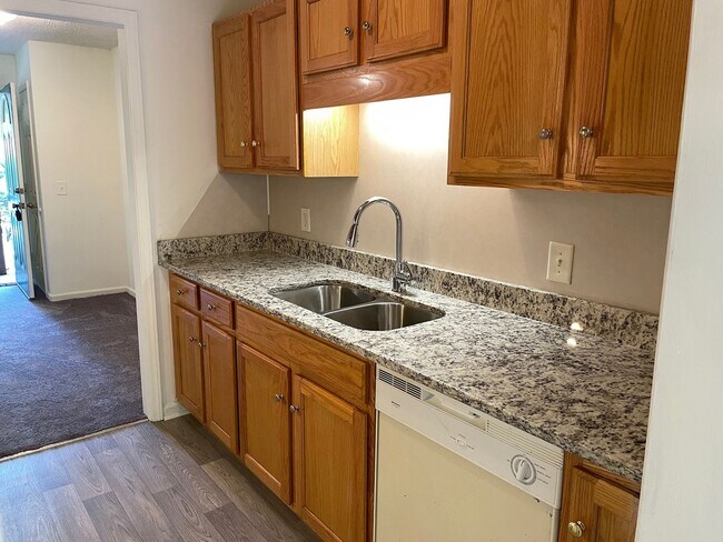 Building Photo - 1305