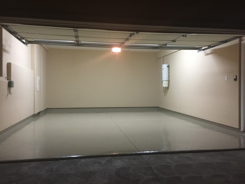 Building Photo - 1530 Parmer Ave