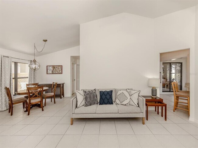 Building Photo - 268 Southampton Dr