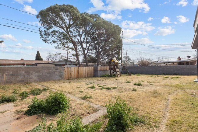 Building Photo - 1308 Laurel Ave