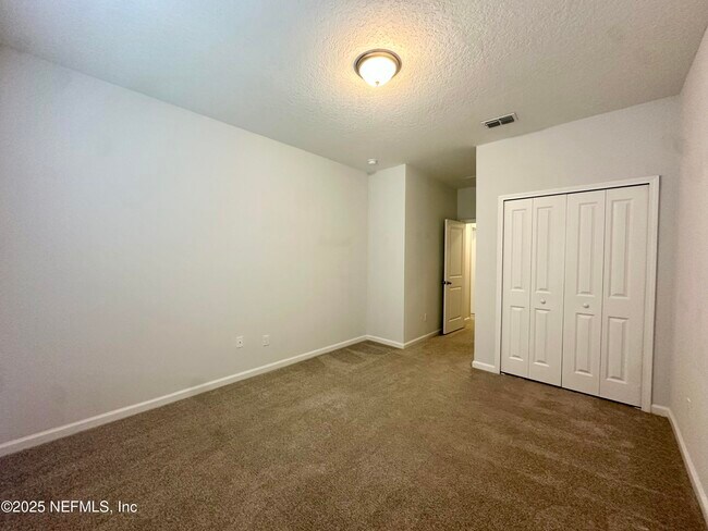 Building Photo - 215 Pine Bluff Dr