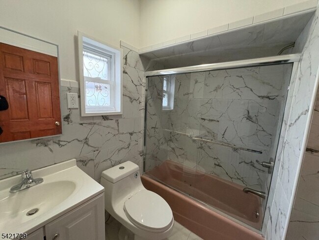 Building Photo - 139 Clifton Ave