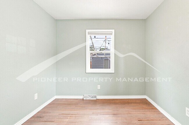 Building Photo - Charming Home with Central AC and Fenced Yard