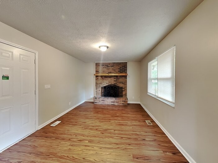 Building Photo - 940 Beacon Ln