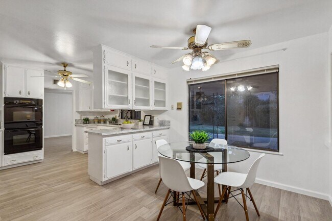 Building Photo - 3094 W Escalon Ave