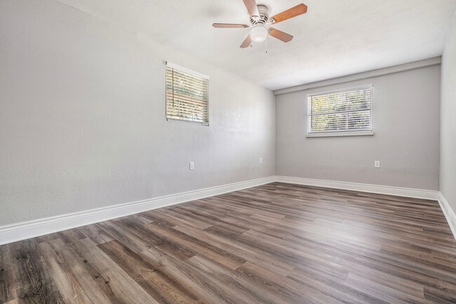 Building Photo - 7018 Sarvis St
