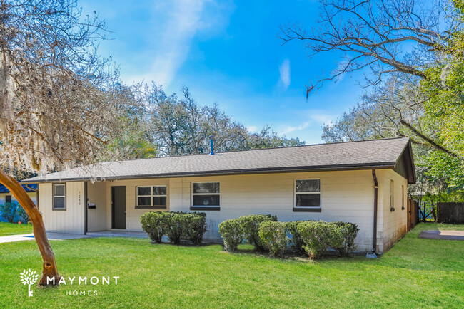 Building Photo - Lovely 3 Bedroom Home