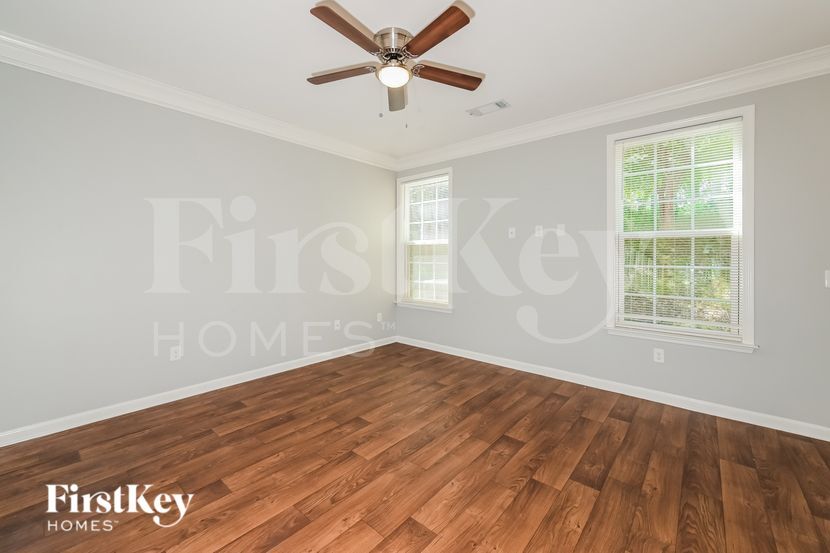 Building Photo - 975 Treymont Way SW