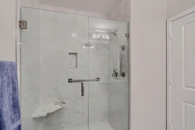 Building Photo - 300 S Australian Ave