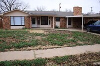 Building Photo - Spacious Renovated Home