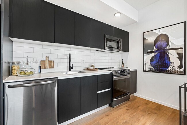 Building Photo - 398 NE 5th St