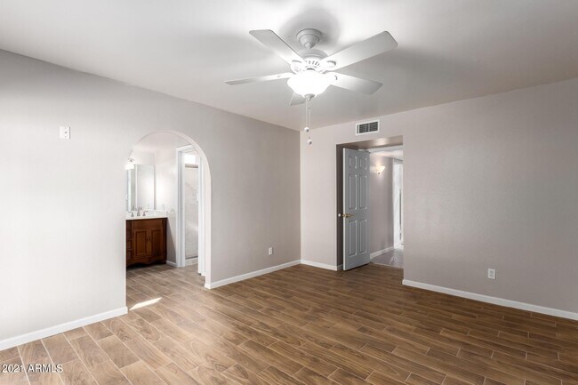Building Photo - 5138 W Desert Cove Ave