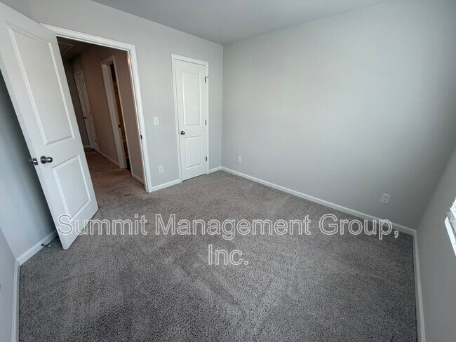Building Photo - 160 Heard Ln