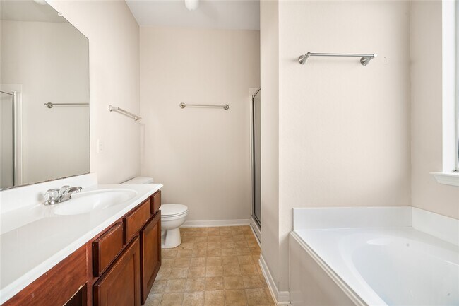Building Photo - 1623 Royal Chase Dr