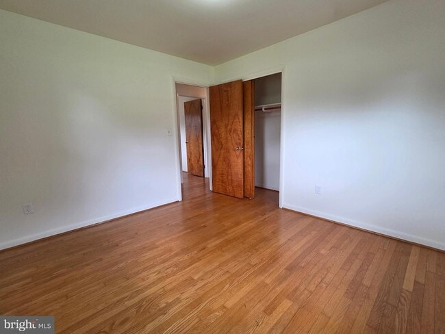 Building Photo - 25020 Oak Dr