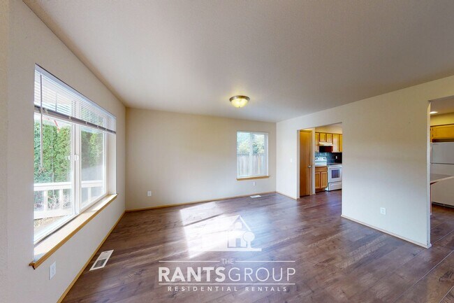 Building Photo - Great Location! Easy JBLM Commute!
