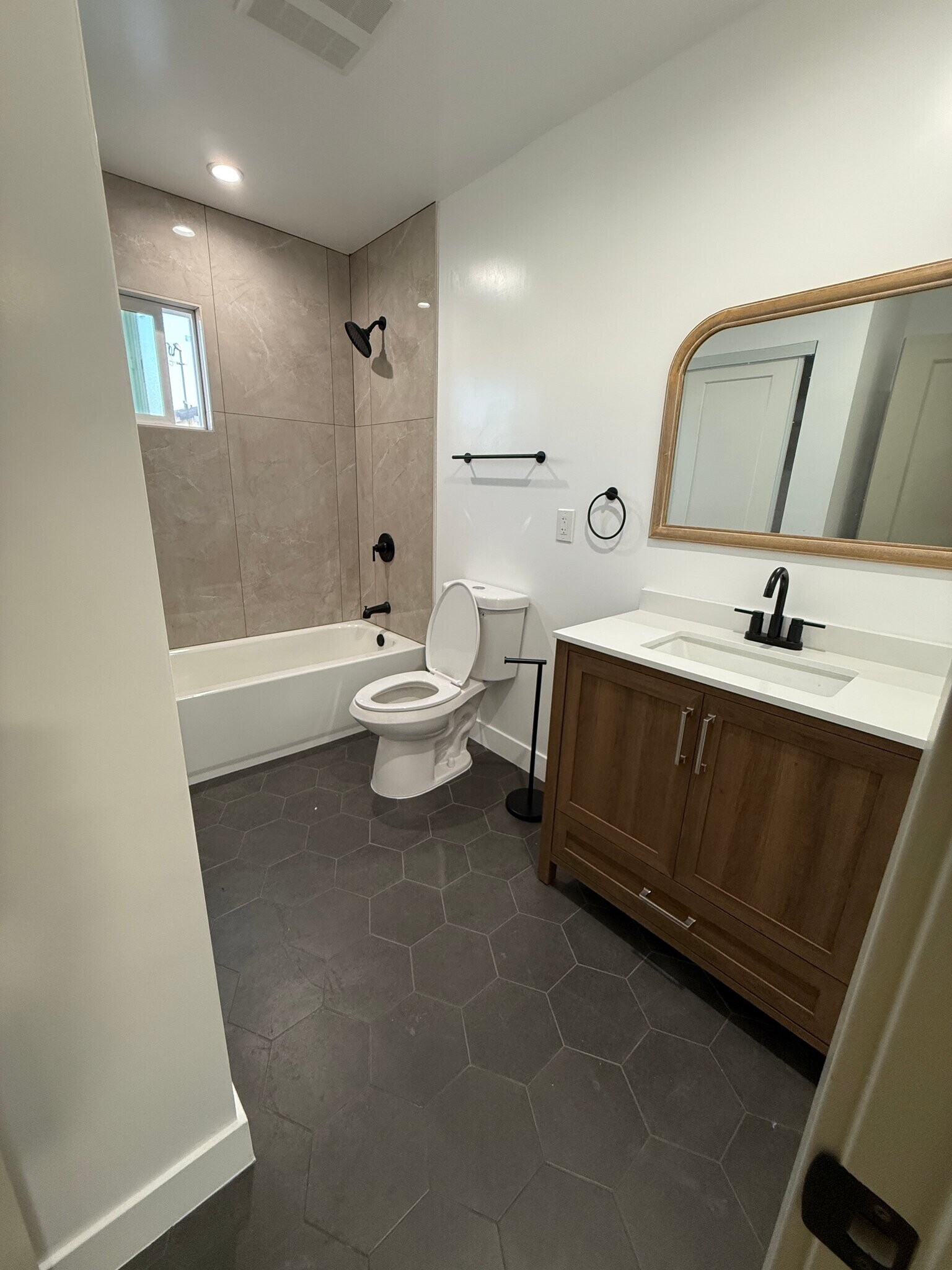 Building Photo - 4931 E San Rafael St