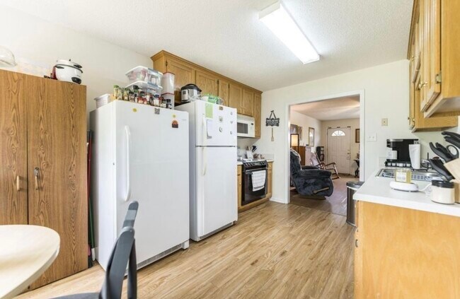 Building Photo - 233 Katelyn Cir