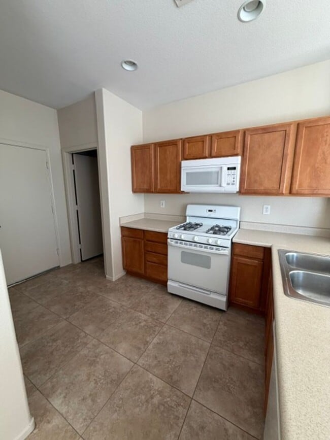 Building Photo - 2823 Dalsetter Dr