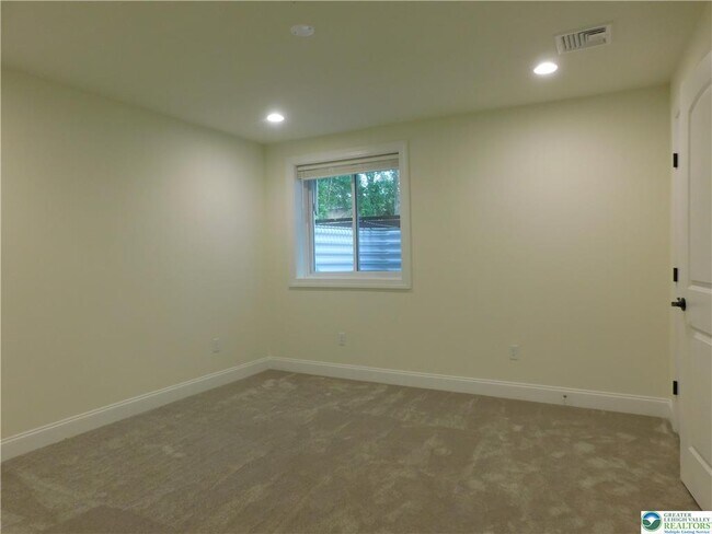 Building Photo - 1549 Burkhardt St