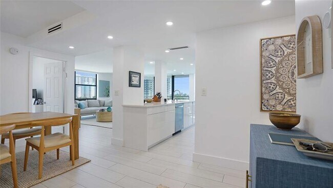 Building Photo - 3031 N Ocean Blvd