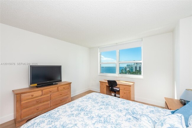 Building Photo - 1155 Brickell Bay Dr
