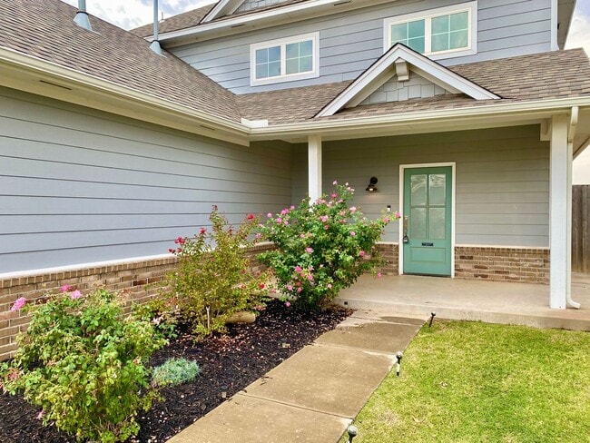 Building Photo - 3 Bed, 2.5 Bath in Gated Community with Private Pond