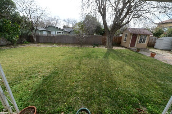 Building Photo - 1060 Ridgeley Dr