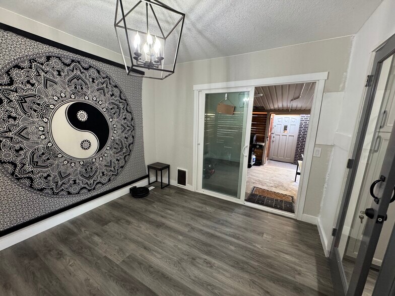 Building Photo - 7860 Linda Cir