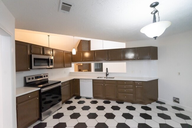 Building Photo - 1314 Frontier Ln