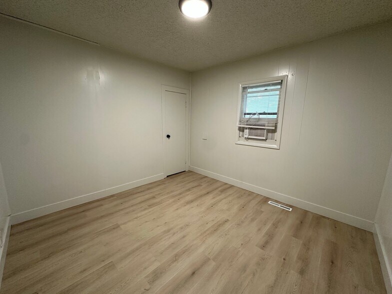 Building Photo - 3442 S 200 E