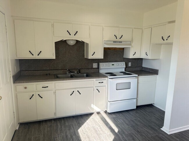 Building Photo - S0048-MF2-E1