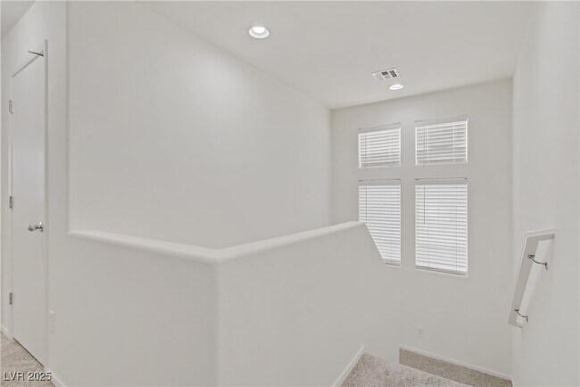 Building Photo - 9535 Stills Way
