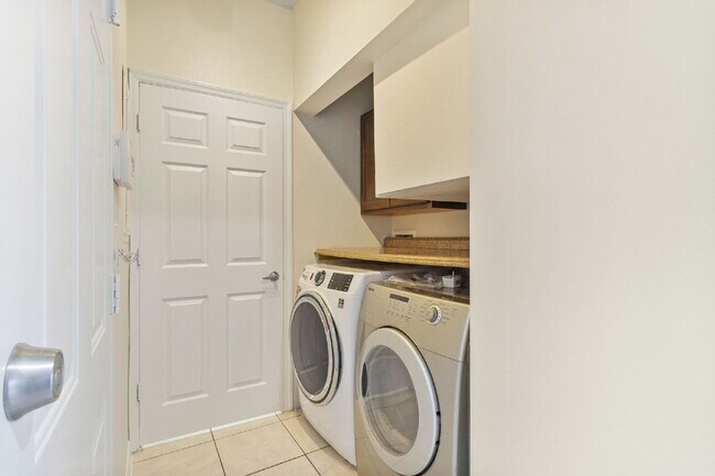 Building Photo - Spacious 3-Bedroom Condo Retreat in Bradenton – Your Perfect Home Awaits!