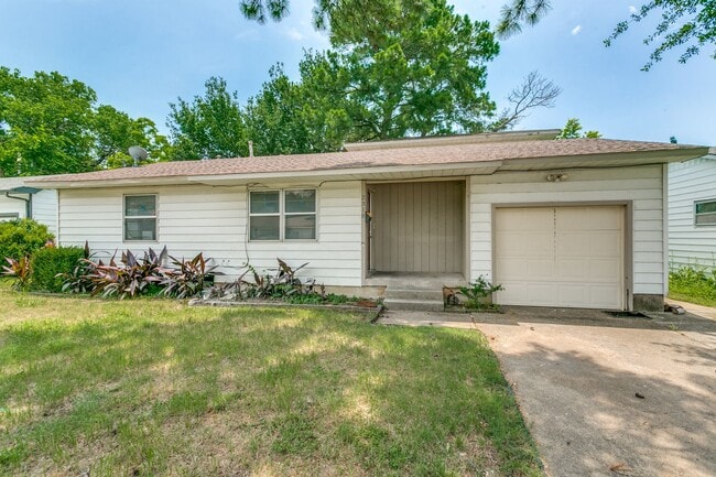 Primary Photo - Renovated House in Irving • Great Location