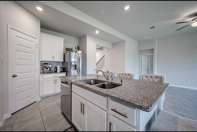 Building Photo - 1123 Vine House Dr