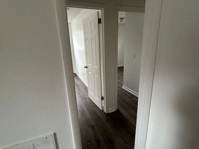 Building Photo - 4758 Trenton Dr