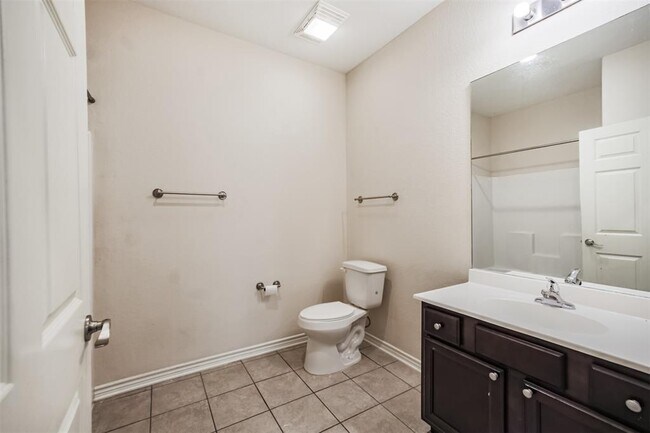 Building Photo - 10310 Chesterfield Dr