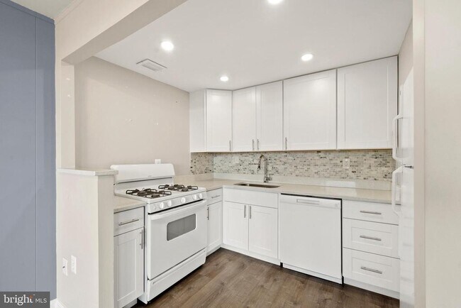 Building Photo - 5353 Columbia Pike