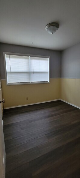 Building Photo - 618 Sinclair St