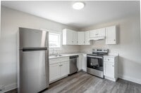 Building Photo - 2 Bedroom Home Just Off Main Street in Mill Town
